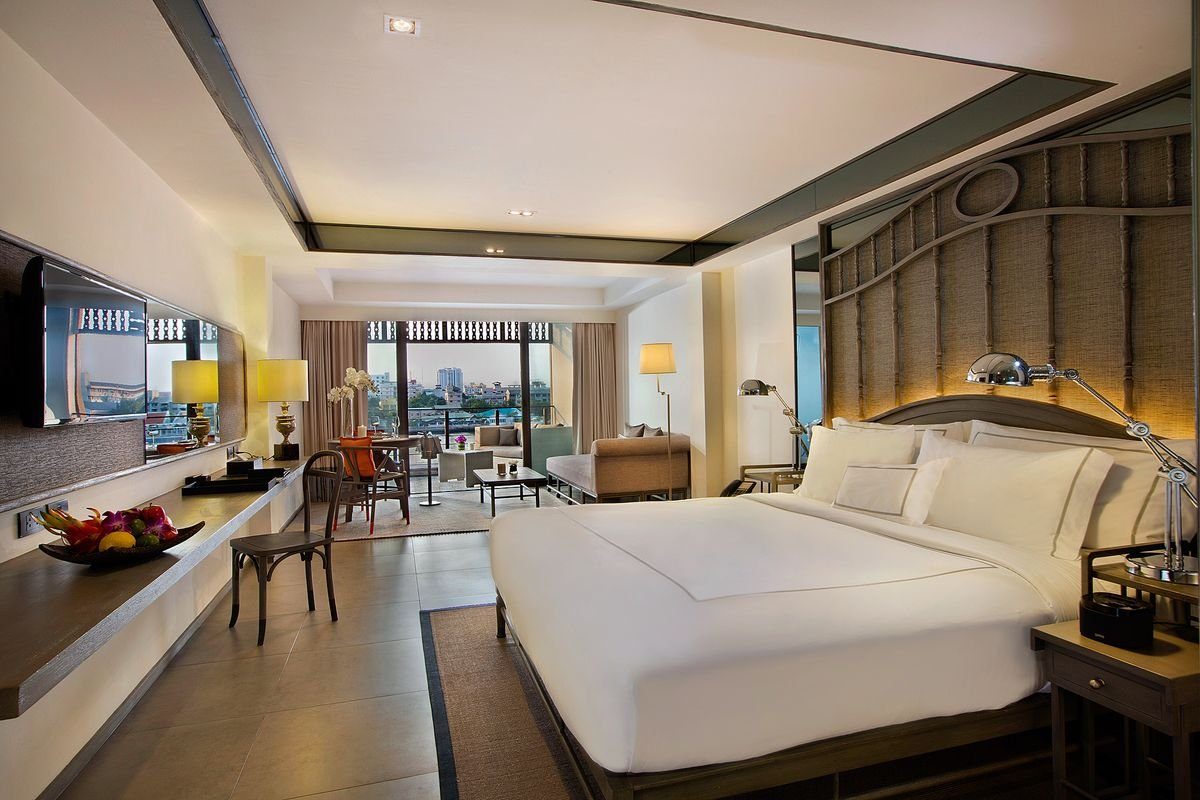 Guest room — Riva Surya Bangkok