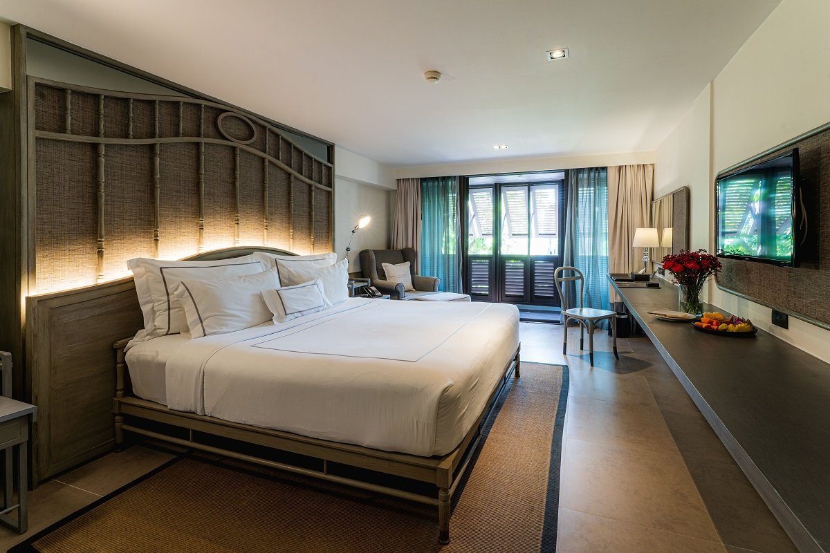 Guest room — Riva Surya Bangkok