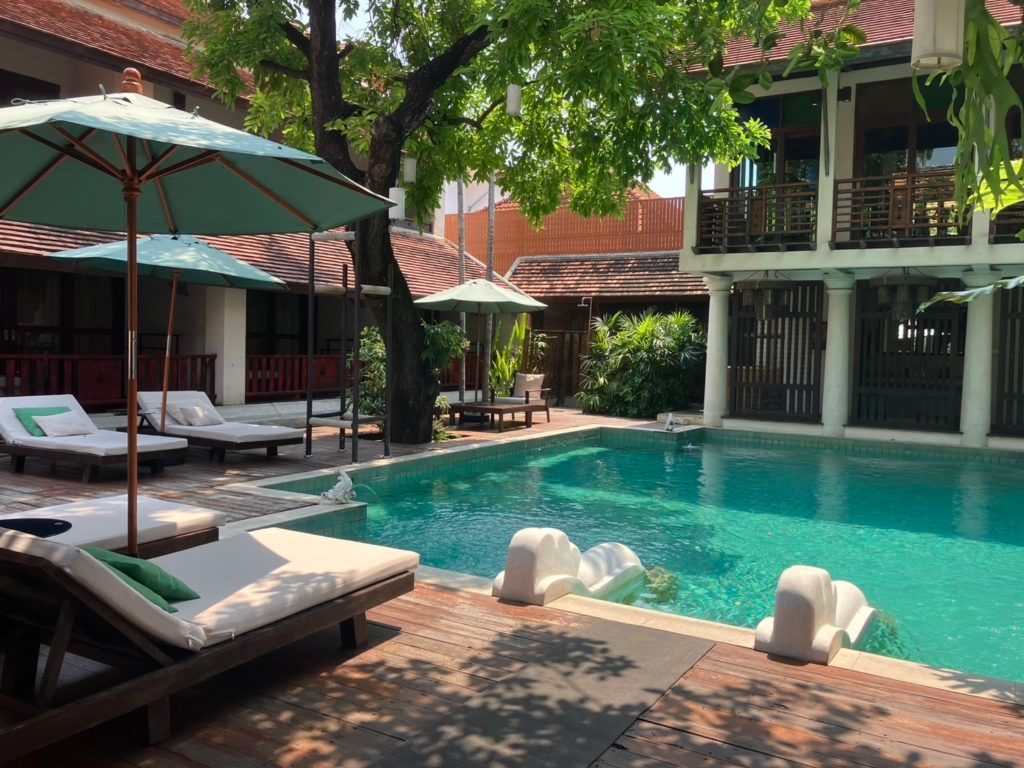 La piscine dans la cour — The Rim Resort Chiang Mai