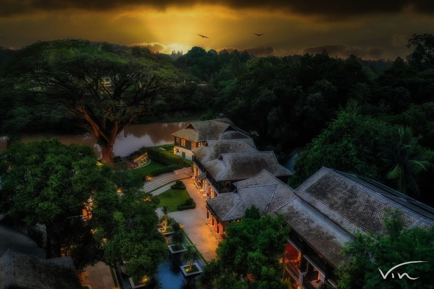 Le resort vu d’en haut au crépuscule — Na Nirand Romantic Boutique Resort