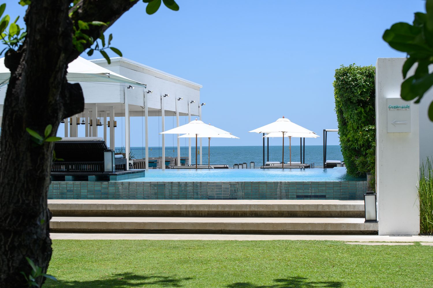 Terrace and pool facing the sea — Putahracsa Hua Hin