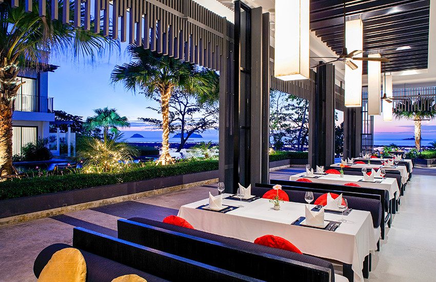 Restaurant in der Dämmerung — The Chill Resort & Spa, Koh Chang