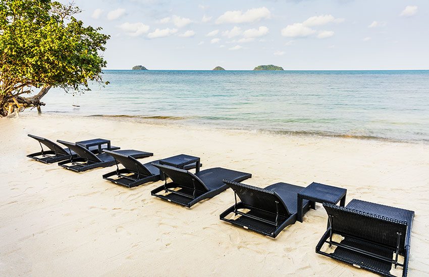 Liegen am Strand — The Chill Resort & Spa, Koh Chang