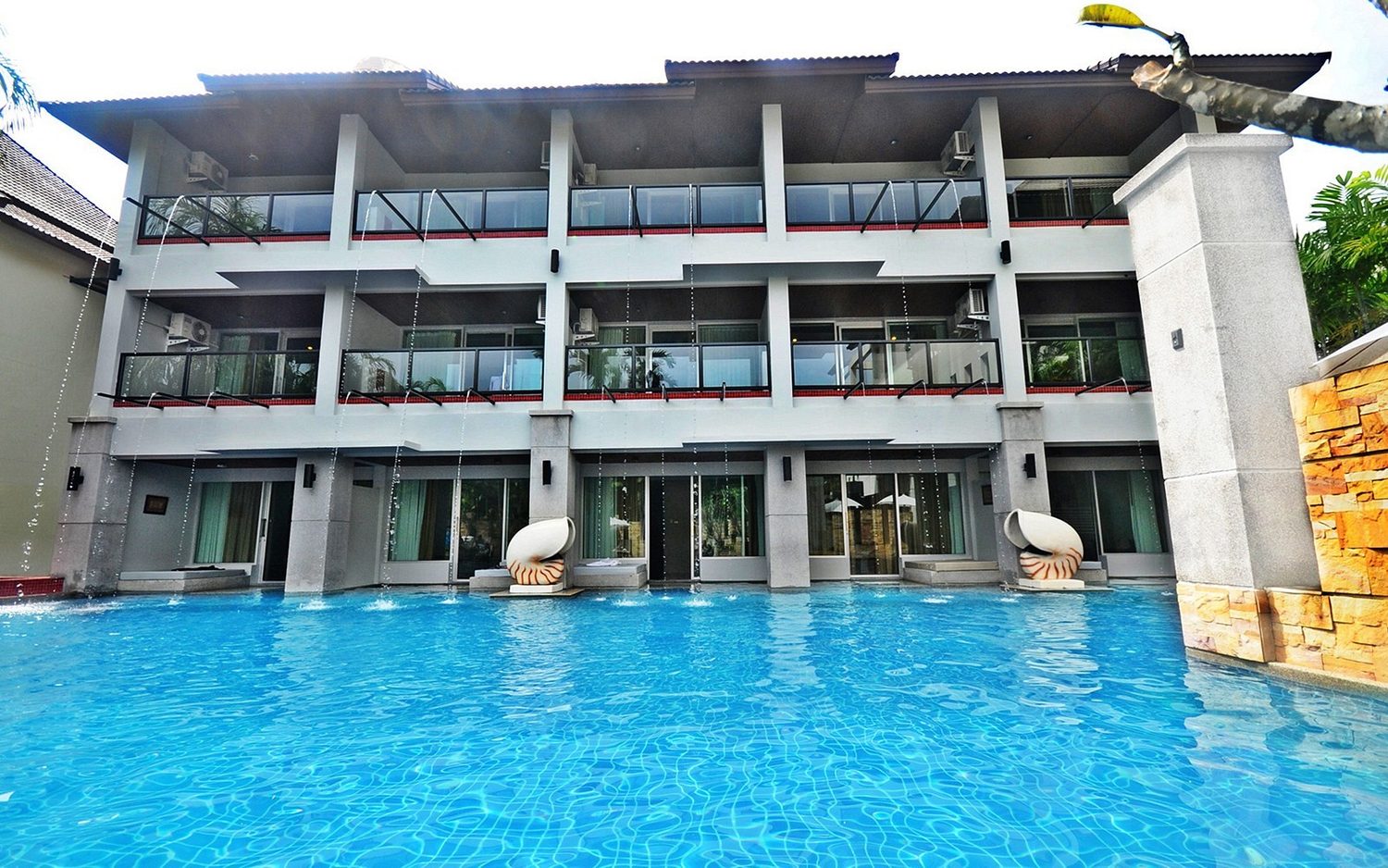 The pool and the room buildings — Lanta Sand Resort & Spa
