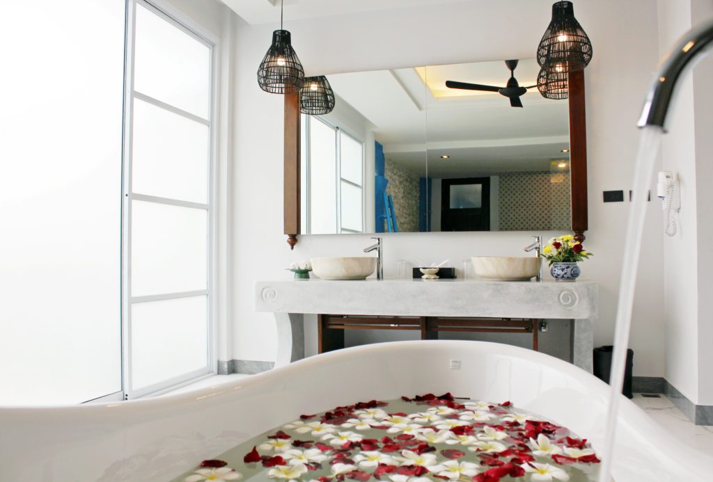 Badezimmer einer Villa — Weekender Resort