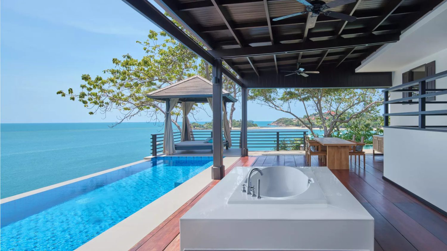 Villenterrasse mit Pool über dem Meer — Garrya Tongsai Bay Samui