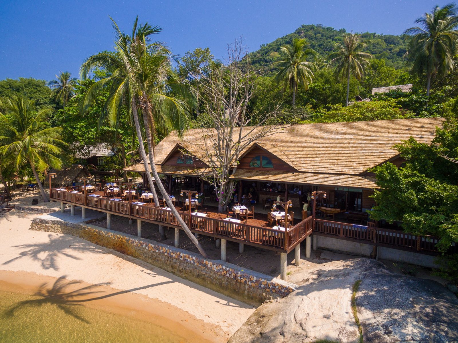 Sensi Paradise Beach Resort, Koh Tao: The beachfront restaurant