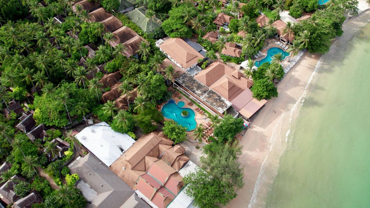 The resort and its beach from above — Sand Sea Resort