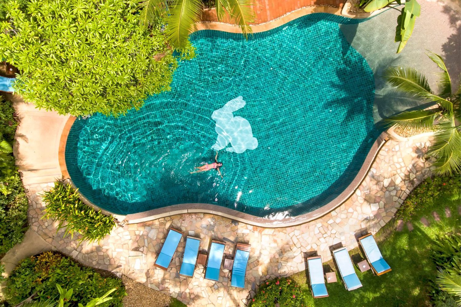 Der Pool von oben — Rabbit Resort Pattaya