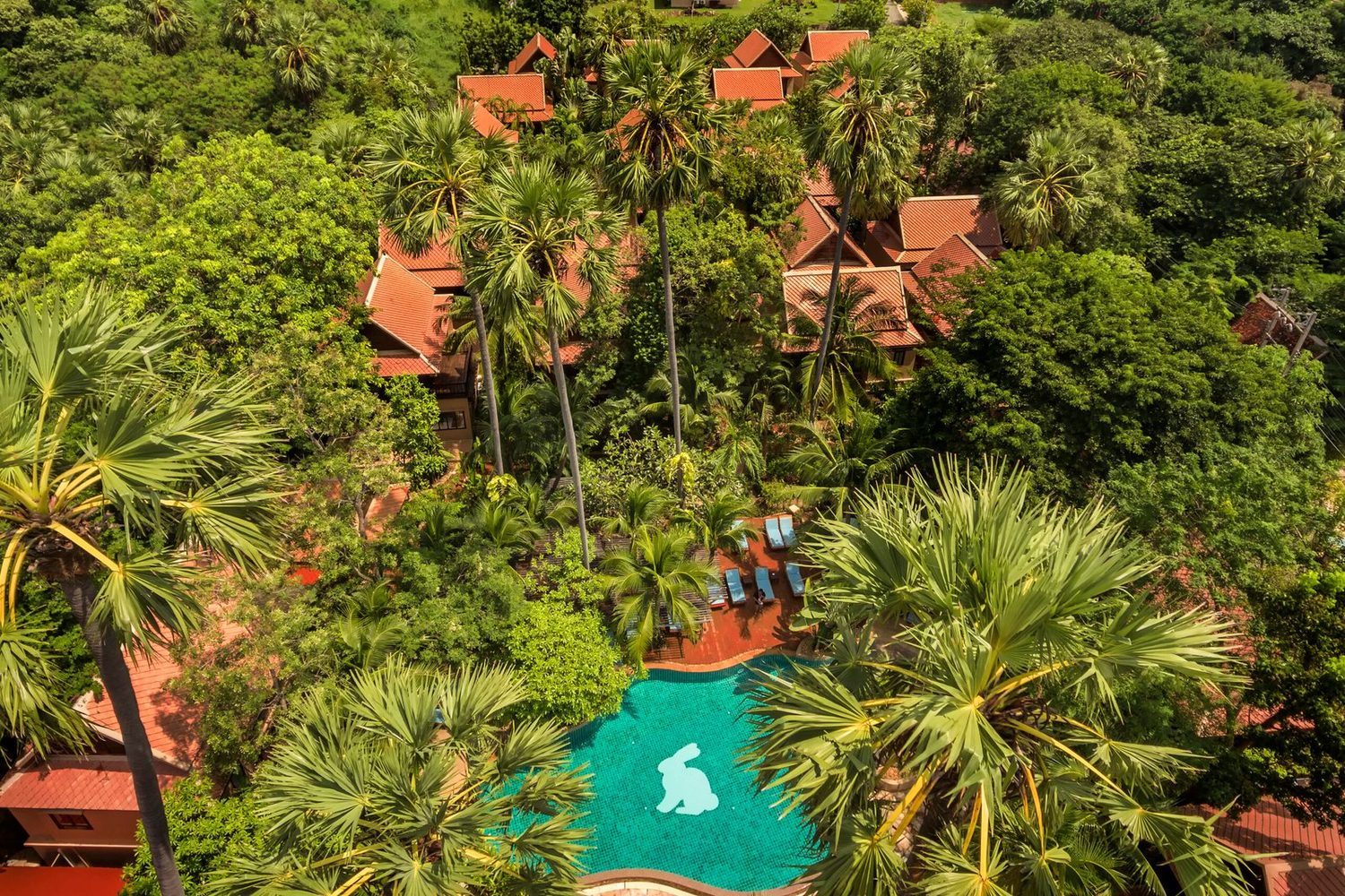 Pavillons im tropischen Garten von oben — Rabbit Resort Pattaya