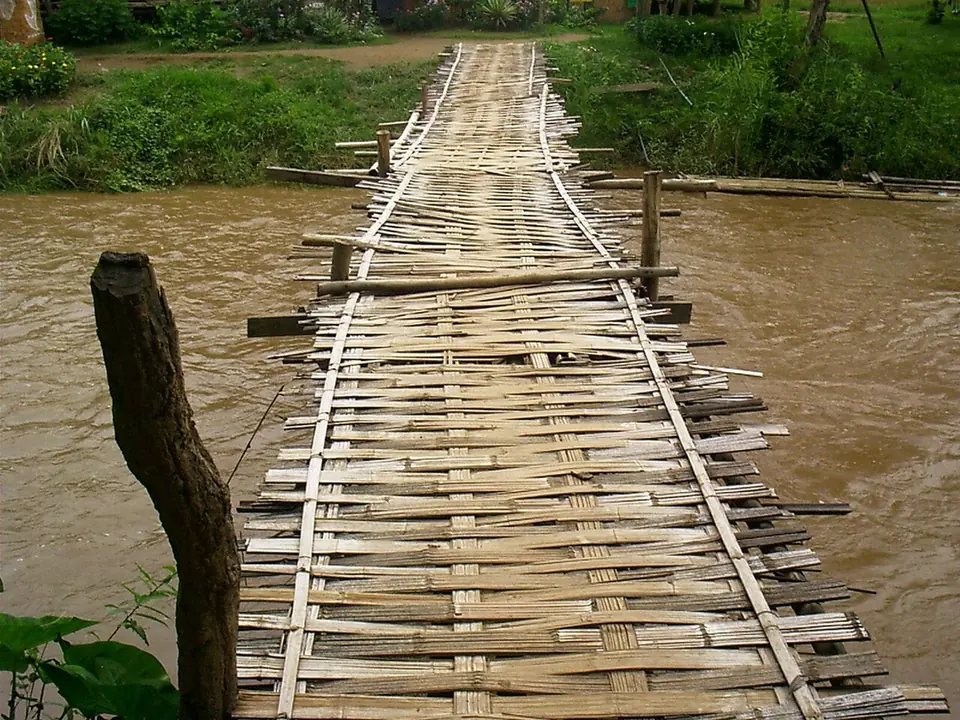 Bamboo bridge over the Pai River