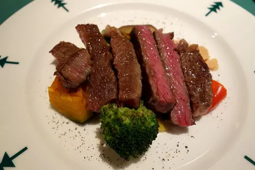Steak de bœuf de Pak Chong (élevages laitiers locaux)