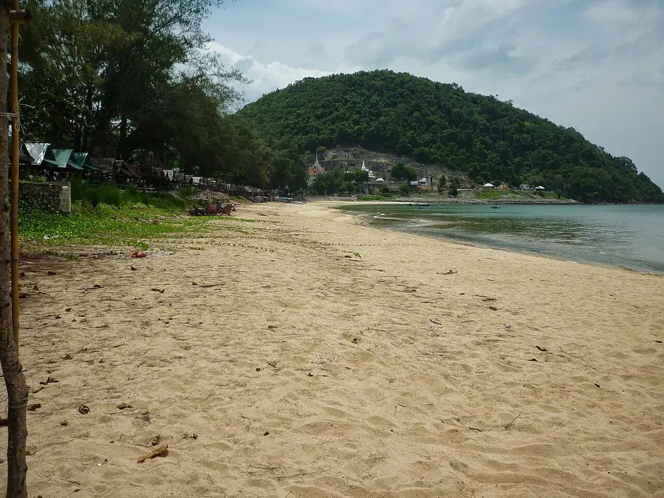 Hat Sai Ri, Chumphon Province