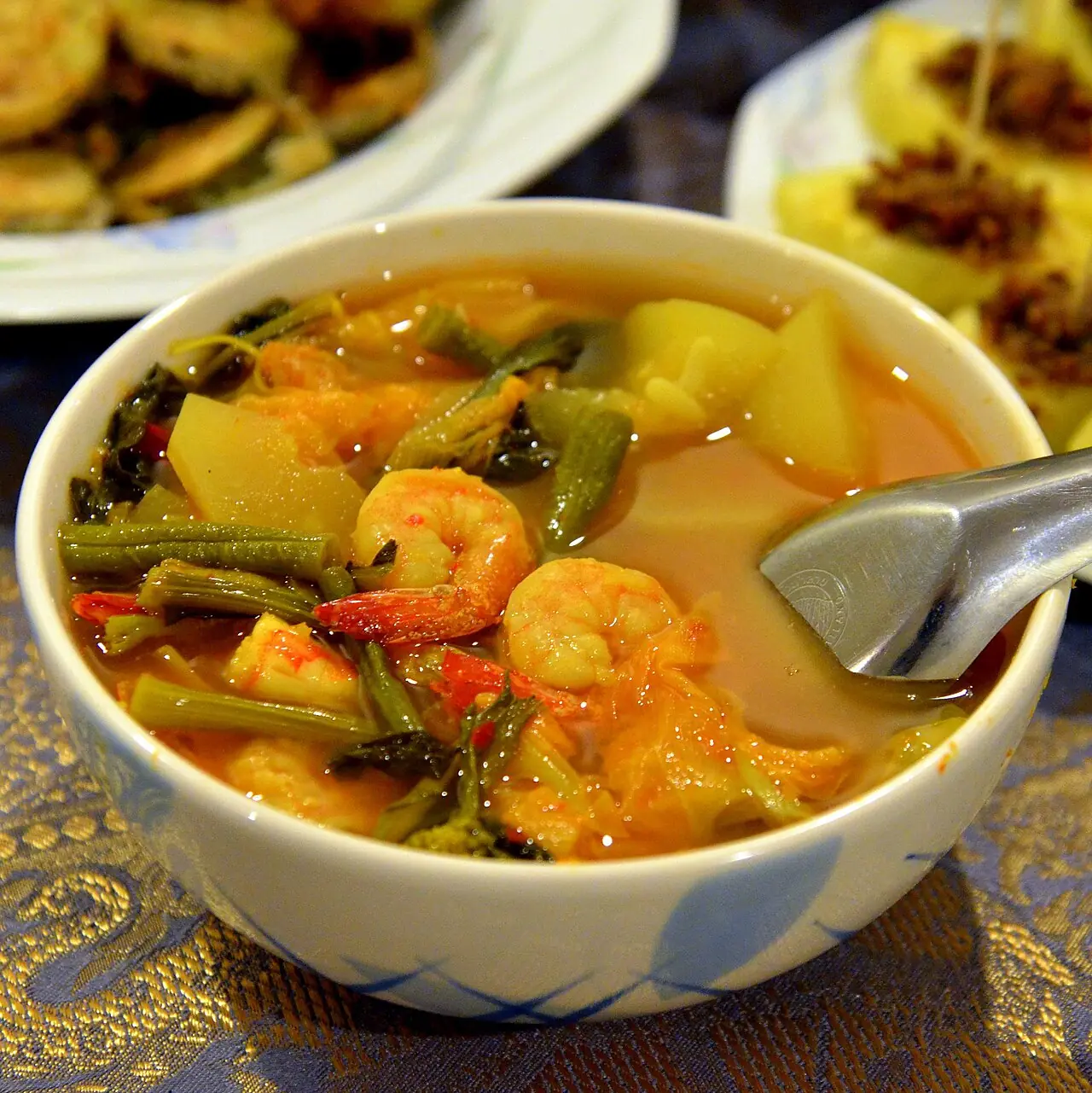 Gaeng Som (curry piquant du sud aux pousses de bambou) – Khao Sok