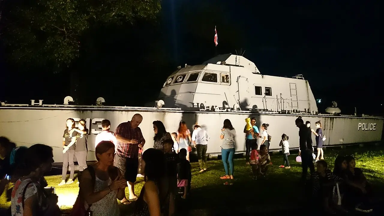 Mémorial du tsunami (bateau de police T.813) – Khao Lak
