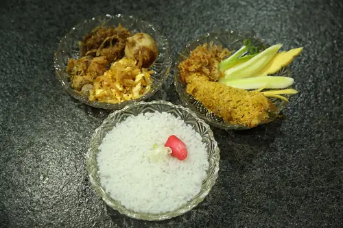 Khao Chae (riz glacé royal au jasmin)