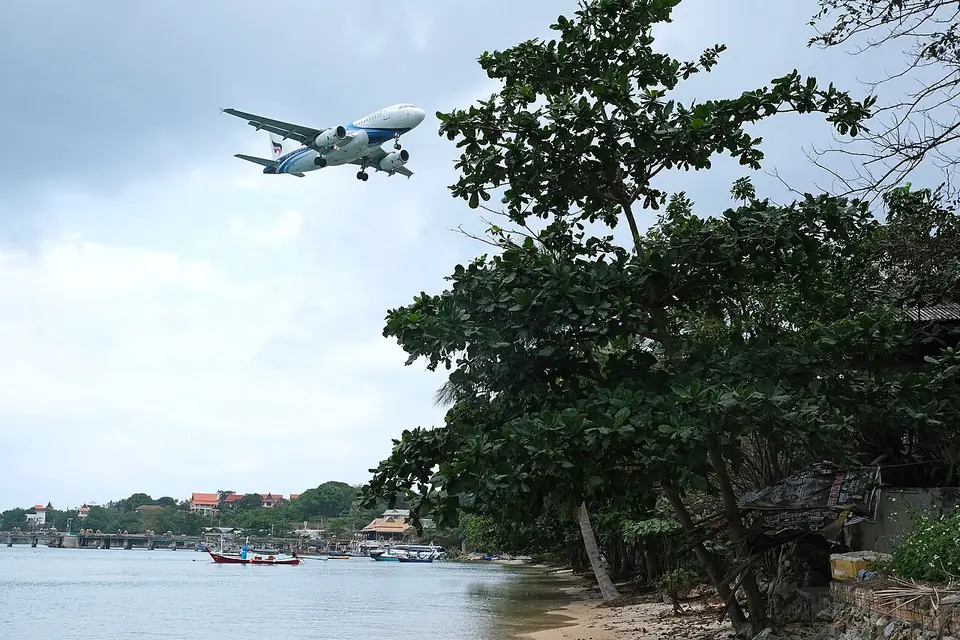 Landing over Bang Rak, Koh Samui