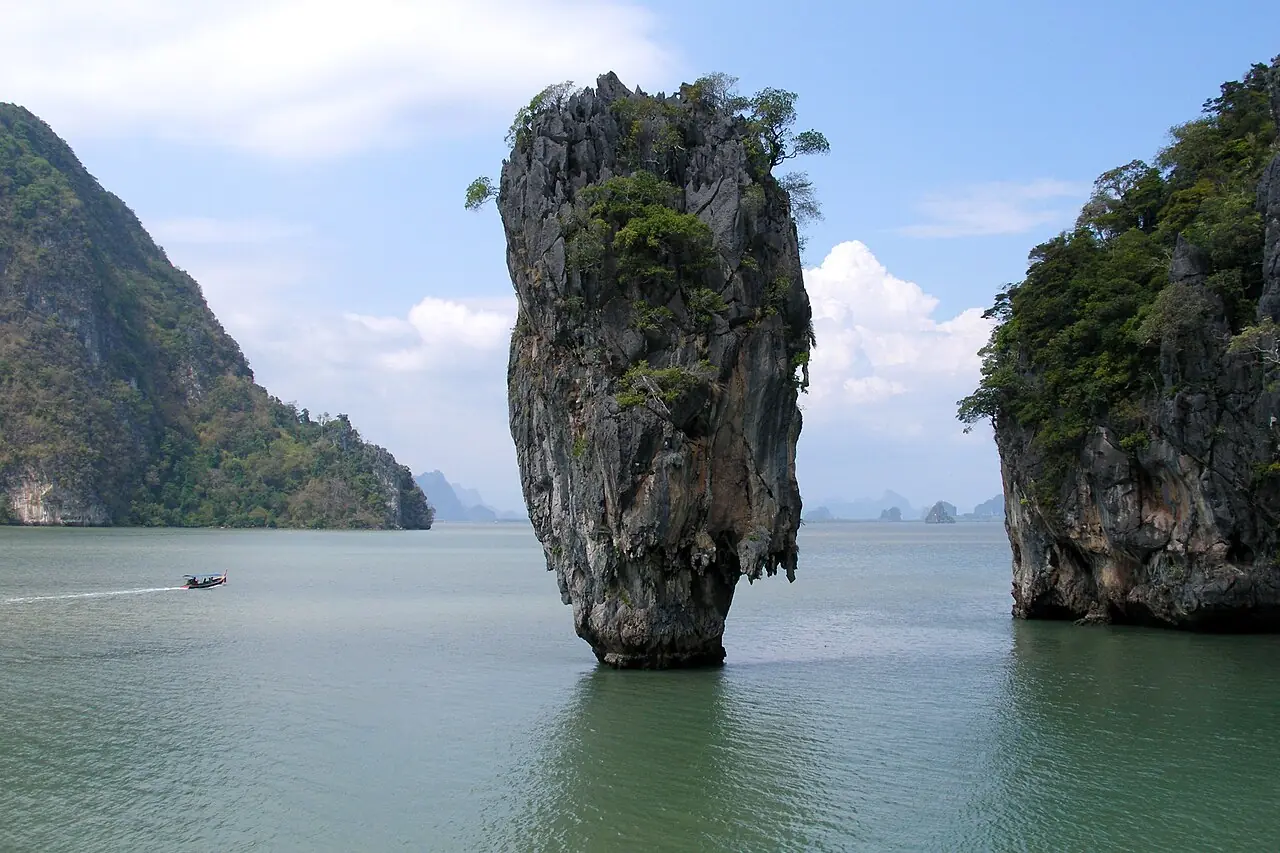 Phuket day trips: which ones are worth your day? (Ko Tapu, Phang Nga Bay)