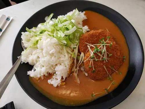 Curry de citrouille et coco aux herbes fraîches