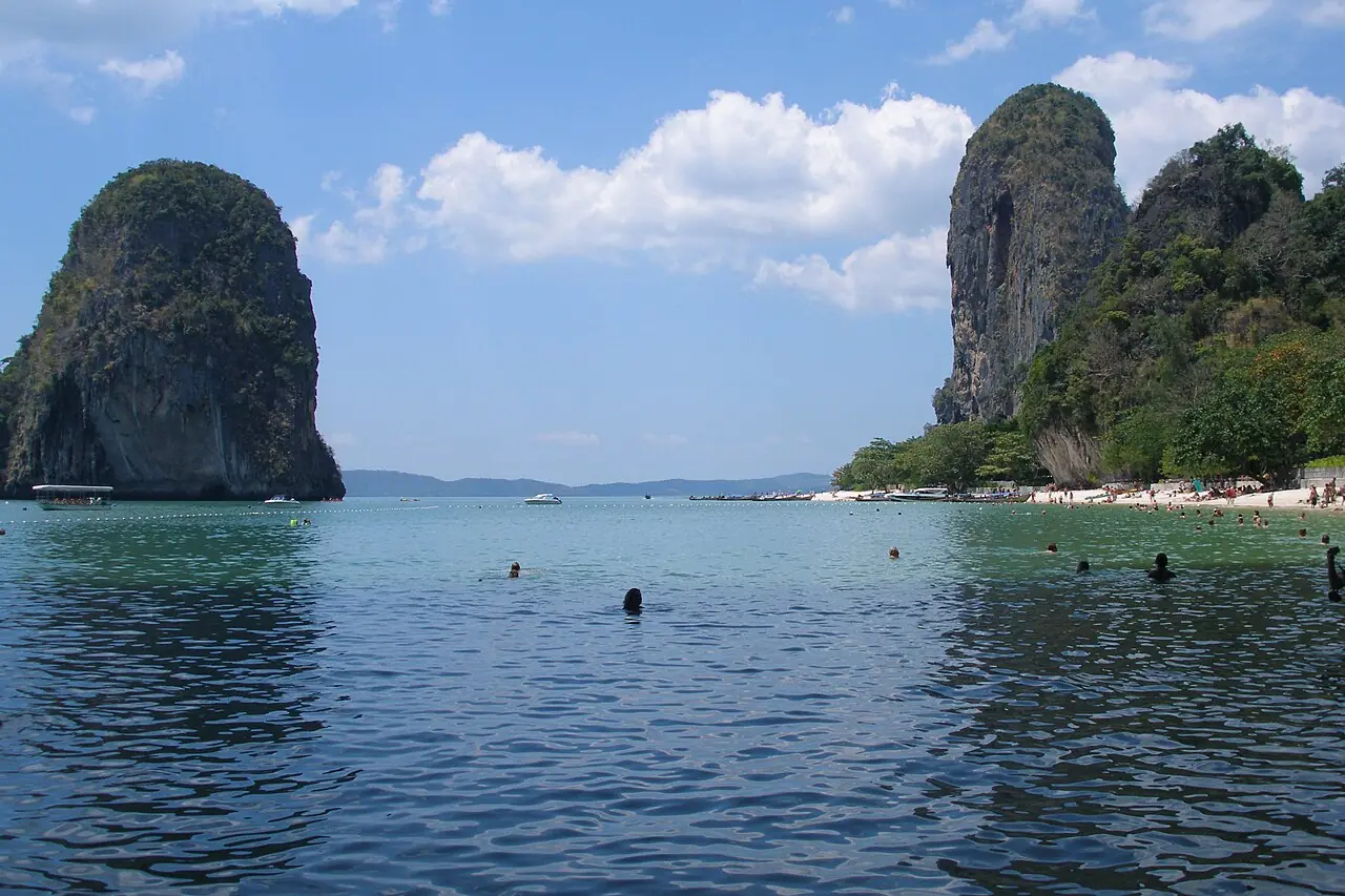 Railay's hidden lagoon – Krabi & Railay