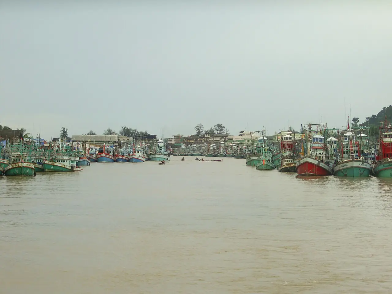 Chumphon: a Gulf stopover town, and the way to Koh Tao (River boats near Chumphon)
