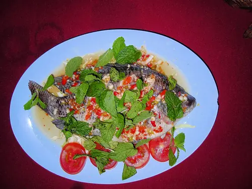 Steamed fish with lime (pla neung manao)