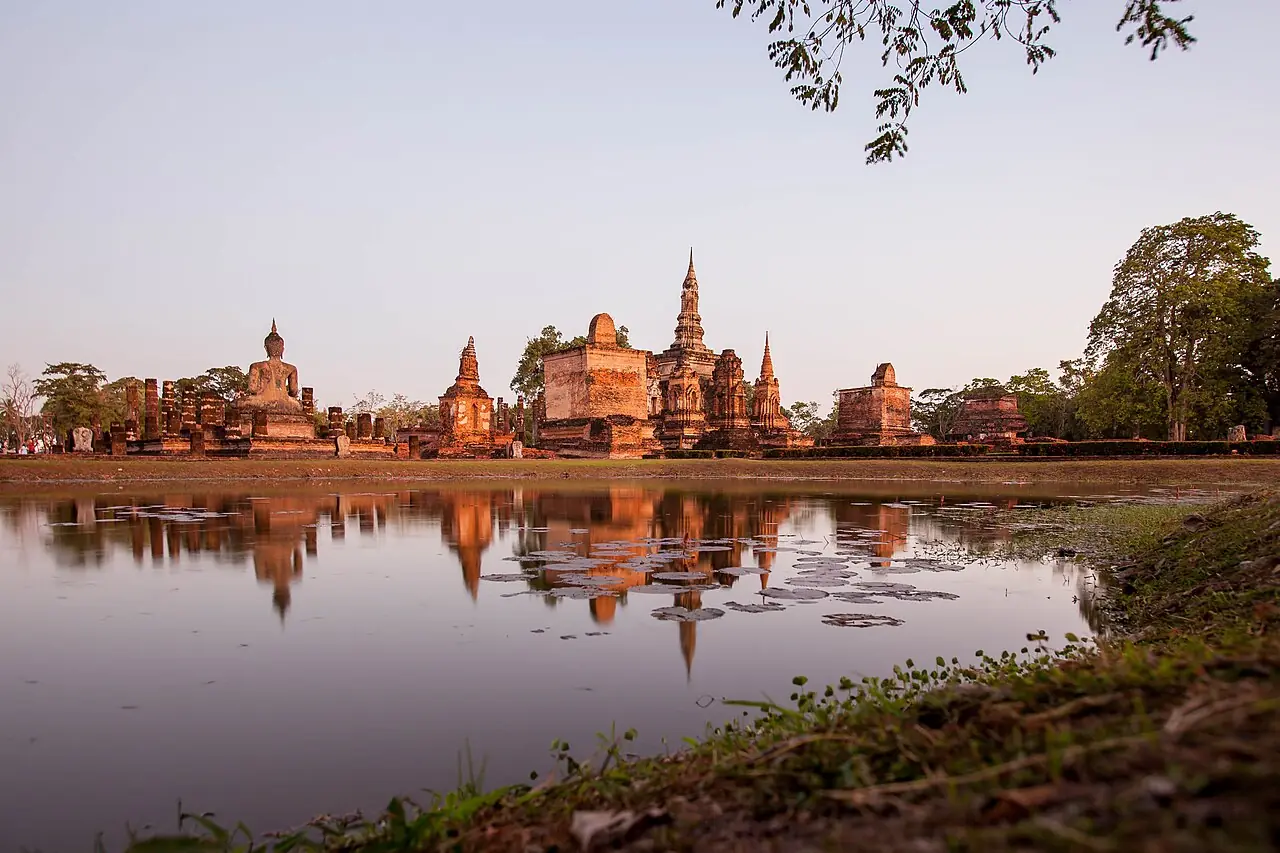 Wat Mahathat au crépuscule – Sukhothai