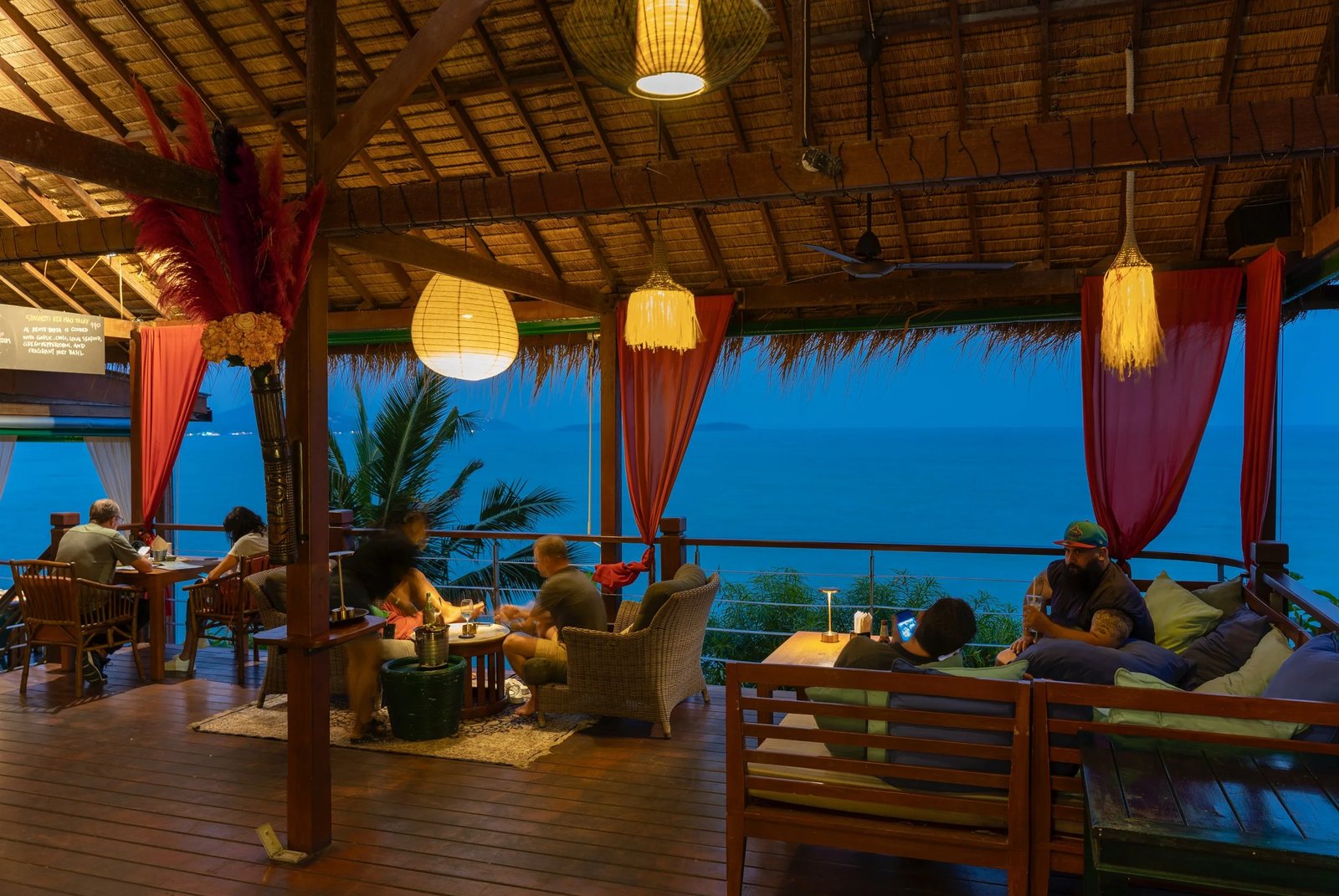 The open dining room above the sea — Dr Frogs Bar & Grill
