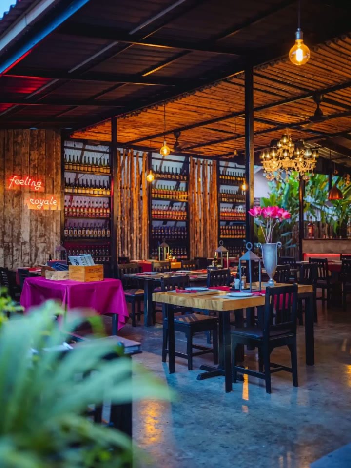 The dining room under the bamboo roof — Pepenero